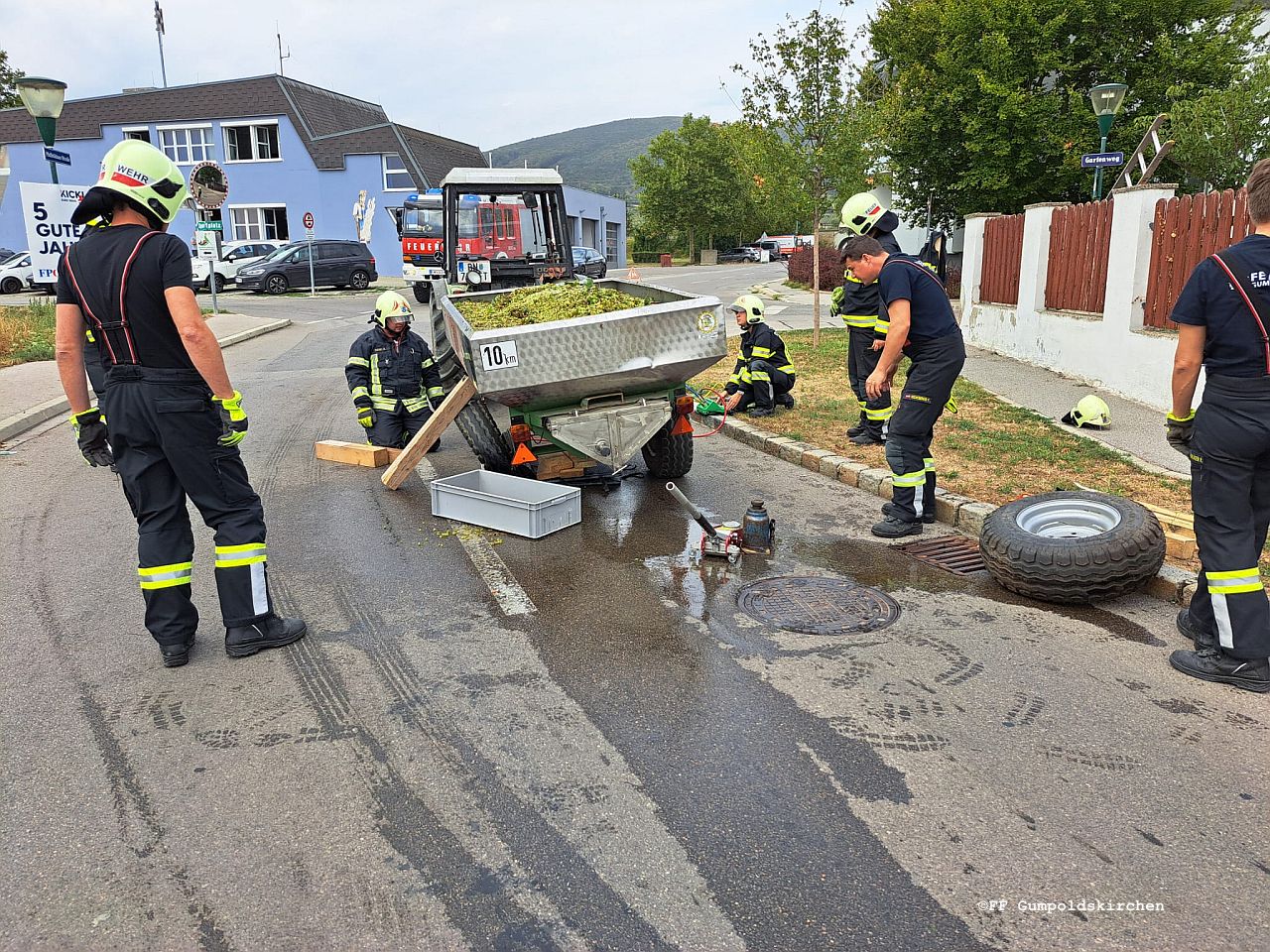 Reifenpanne bei Traktoranhänger am 06.09.2024